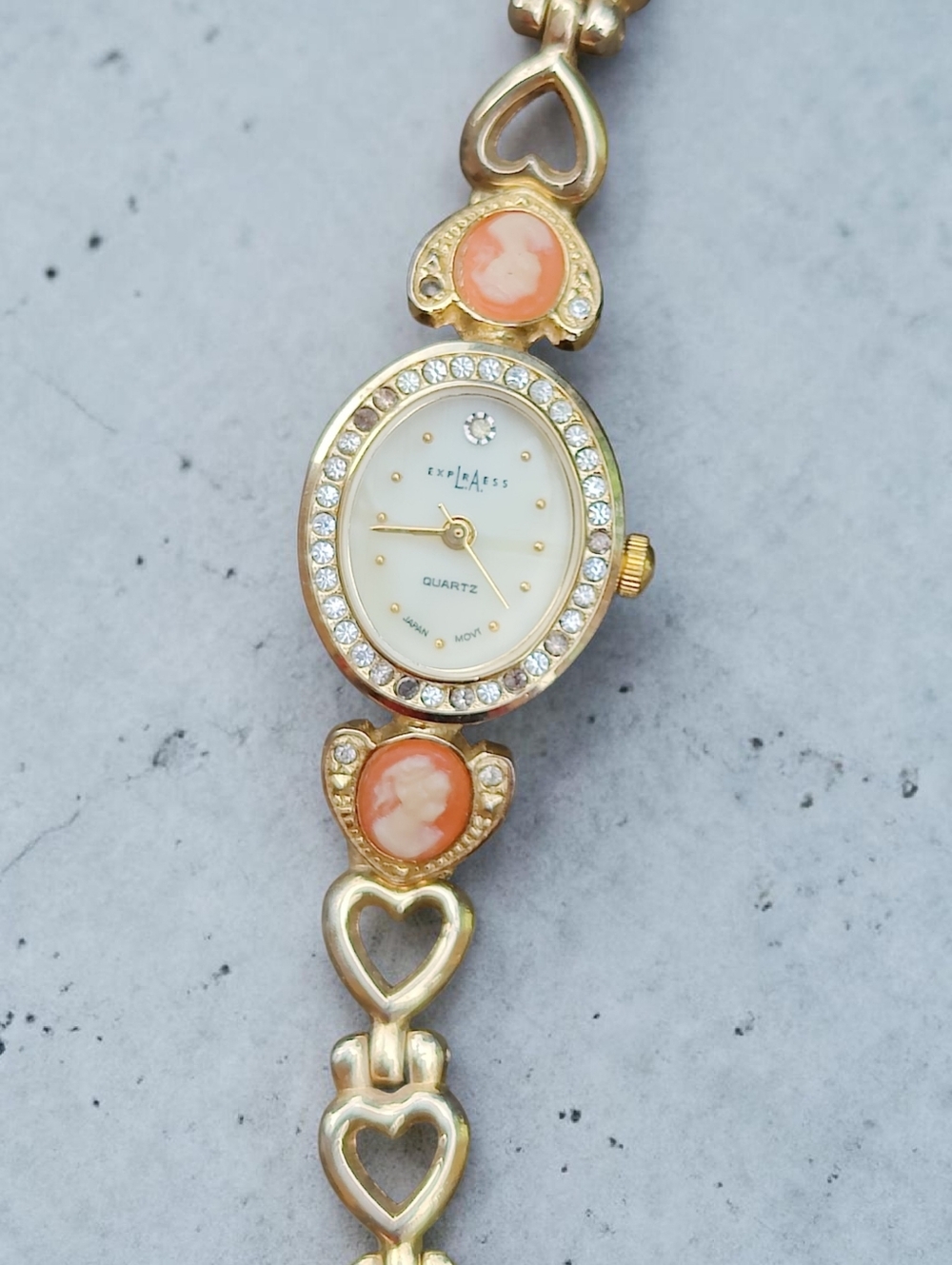 Vintage LA Express Cameo Watch - Picture 2 of 9